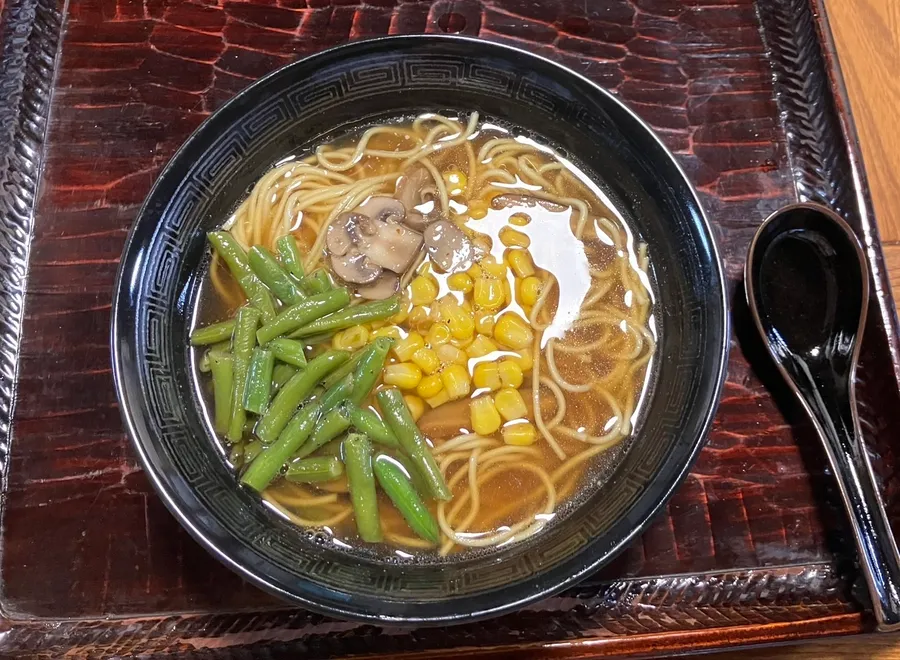 湯気の立つ田中屋のラーメン